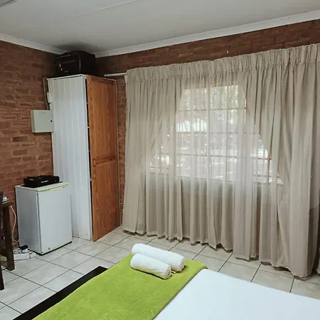 Millstream Inn Guest House Skeerpoort Room photo